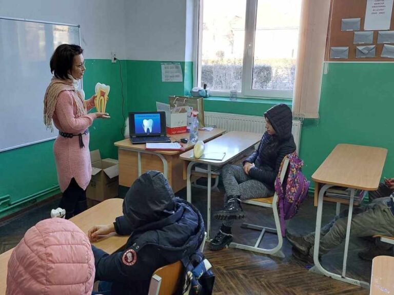 Sănătate Dentară la Școala Gimnazială ”Iuliu Grama” din Chiheru de Jos și Școala Gimnazială din Beica de Jos
