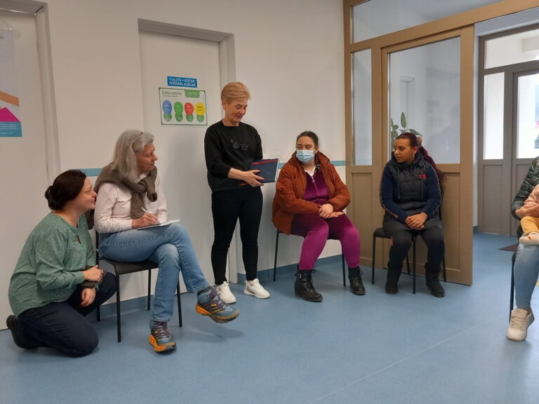 Întâlnire cu mame în cadrul proiectului ”Sate Sănătoase” în cadrul activității  ”Clubul Mama și Copilul”